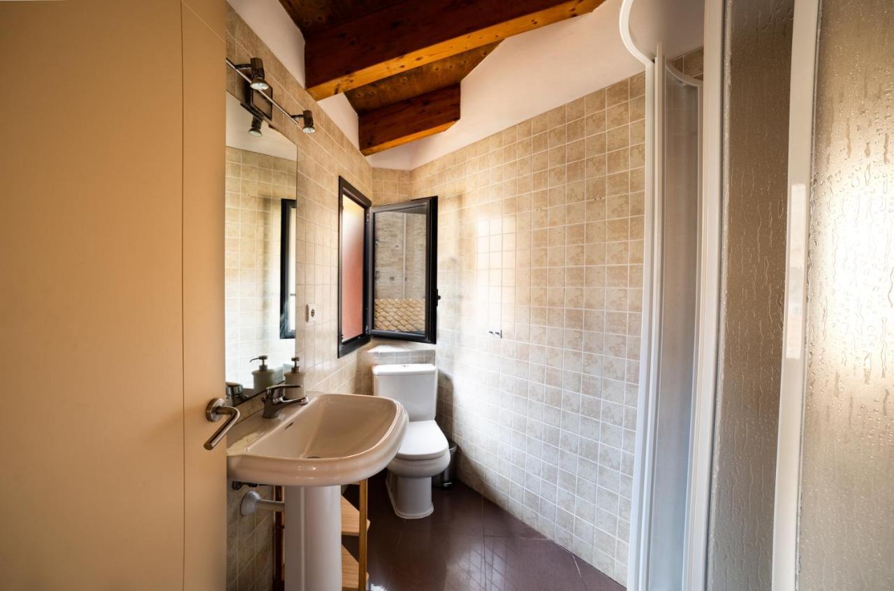 Appartement Atic Duplex Amb Encant A 10 Minuts De L' Estany à Banyoles Extérieur photo